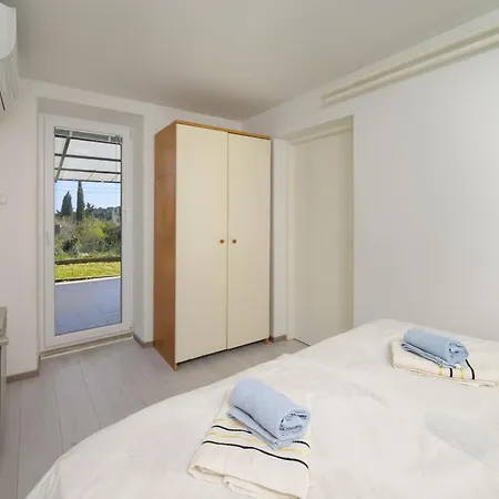 Luna Apartmán Premantura